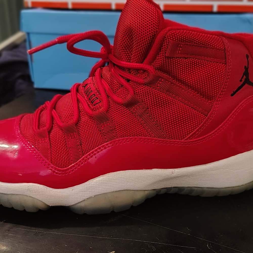Nike Air Jordan 11 Retro "Win Like '96" Size 6.5